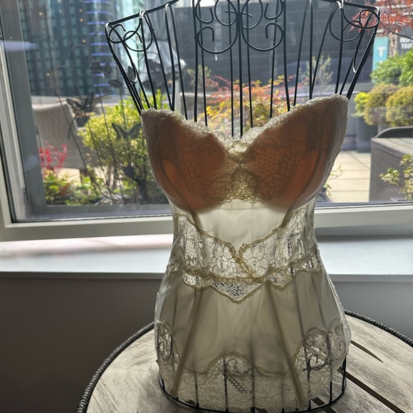 Cotton Club Other - Elegant Cream Lace Strapless Corset